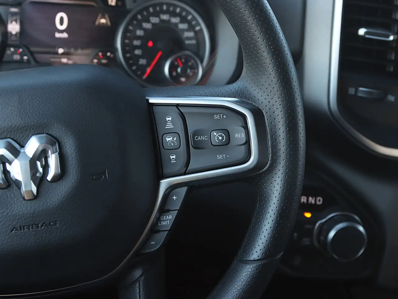 RAM 1500 снимка RAM 1500