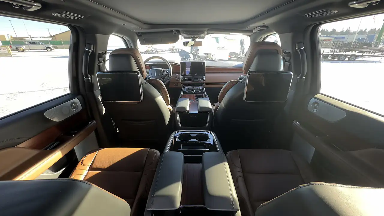 Lincoln Navigator 2022 — фото 17