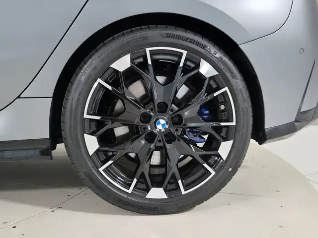 BMW 1 Series view 14
