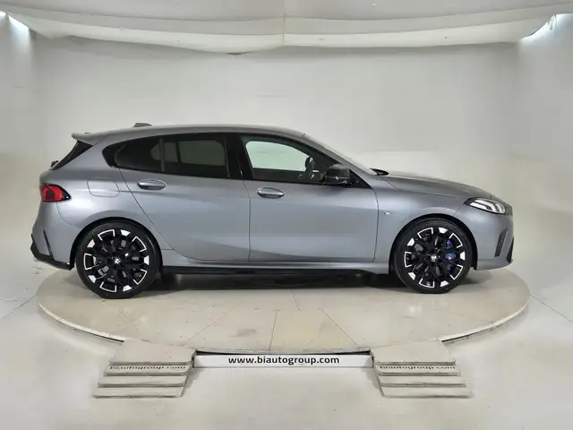 BMW 1 Series view 6