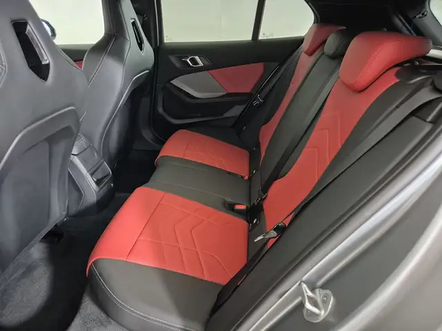 BMW 1 Series view 8