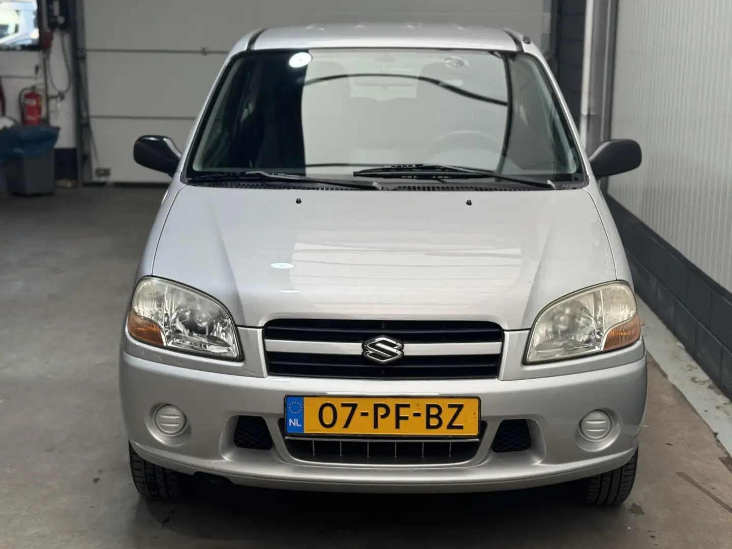Suzuki Ignis 1.3-16V GL Vol Jaar APK Gris - 2