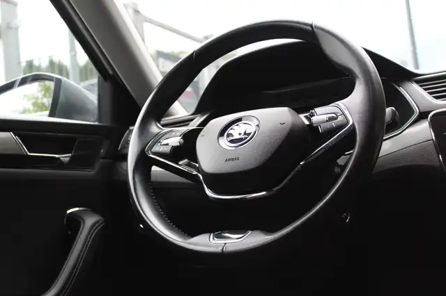 Skoda Superb view 9