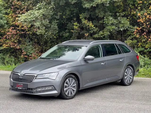 Skoda Superb view 4