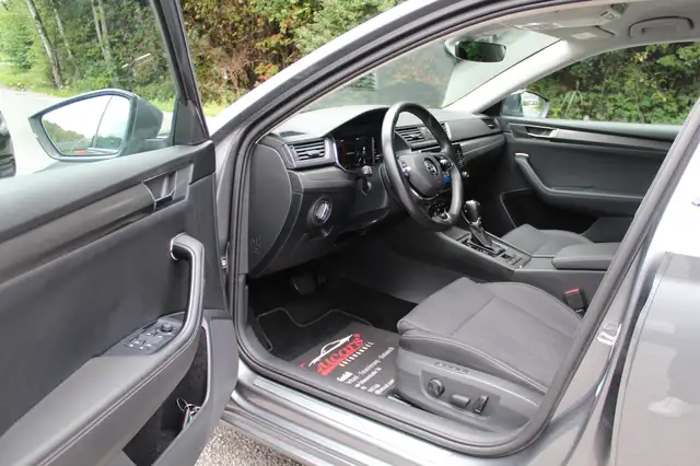 Skoda Superb view 7