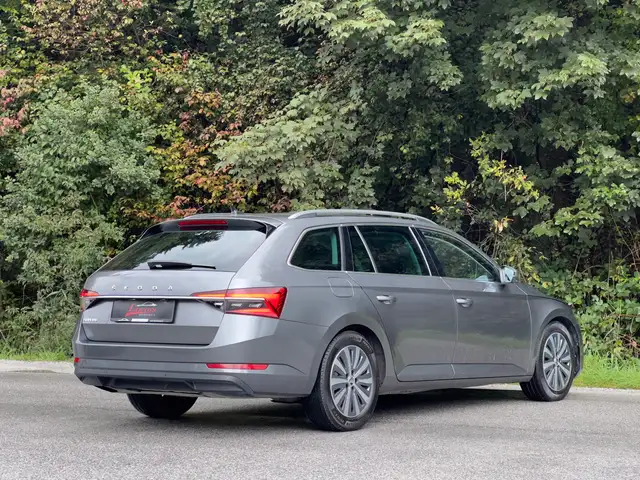 Skoda Superb view 5