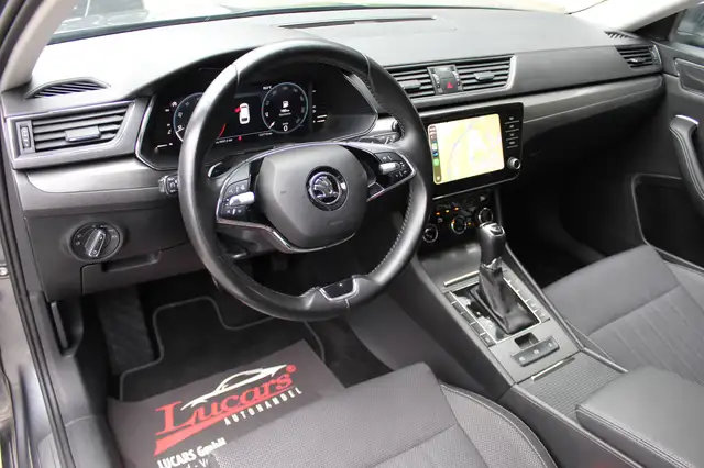 Skoda Superb view 8