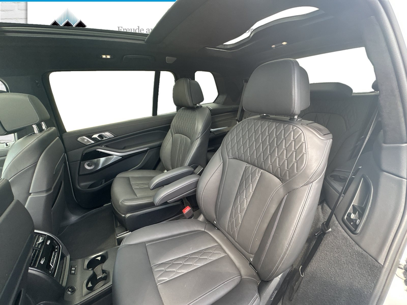 BMW X7 xDrive40i — photo 12