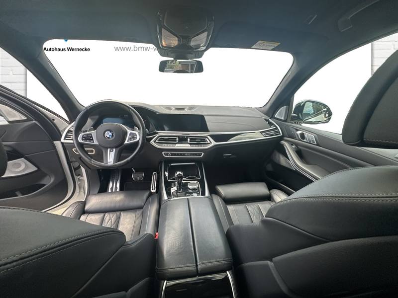 BMW X7 xDrive40i — photo 11