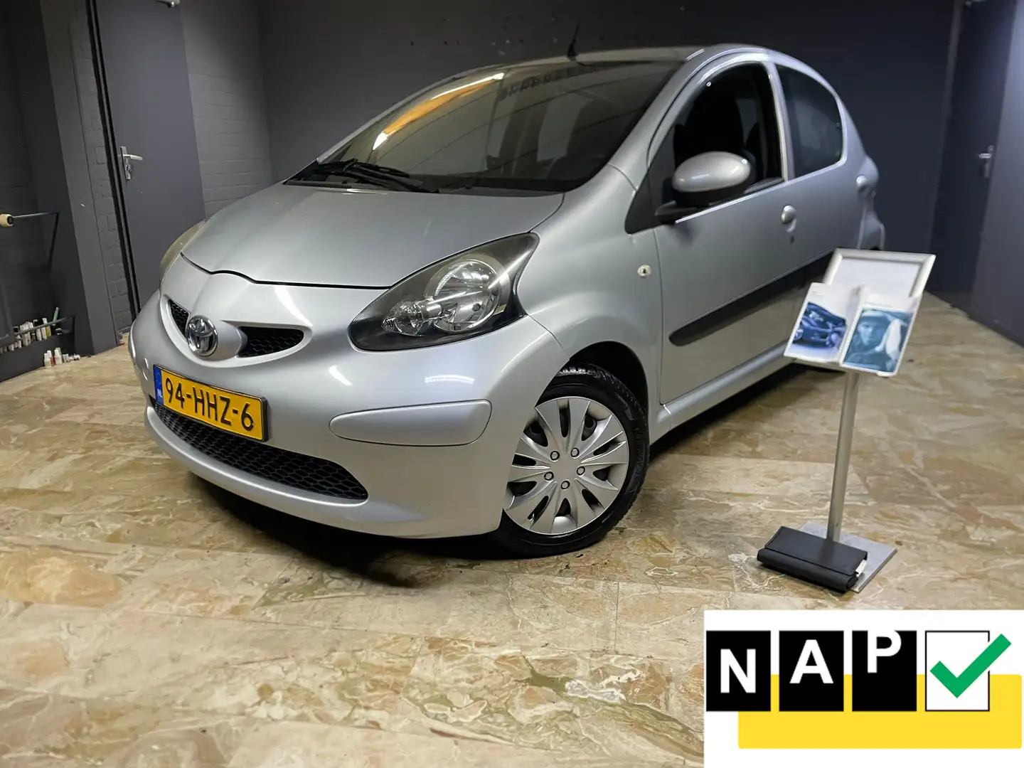 Toyota Aygo 1.0-12V Met Airco Gris - 1