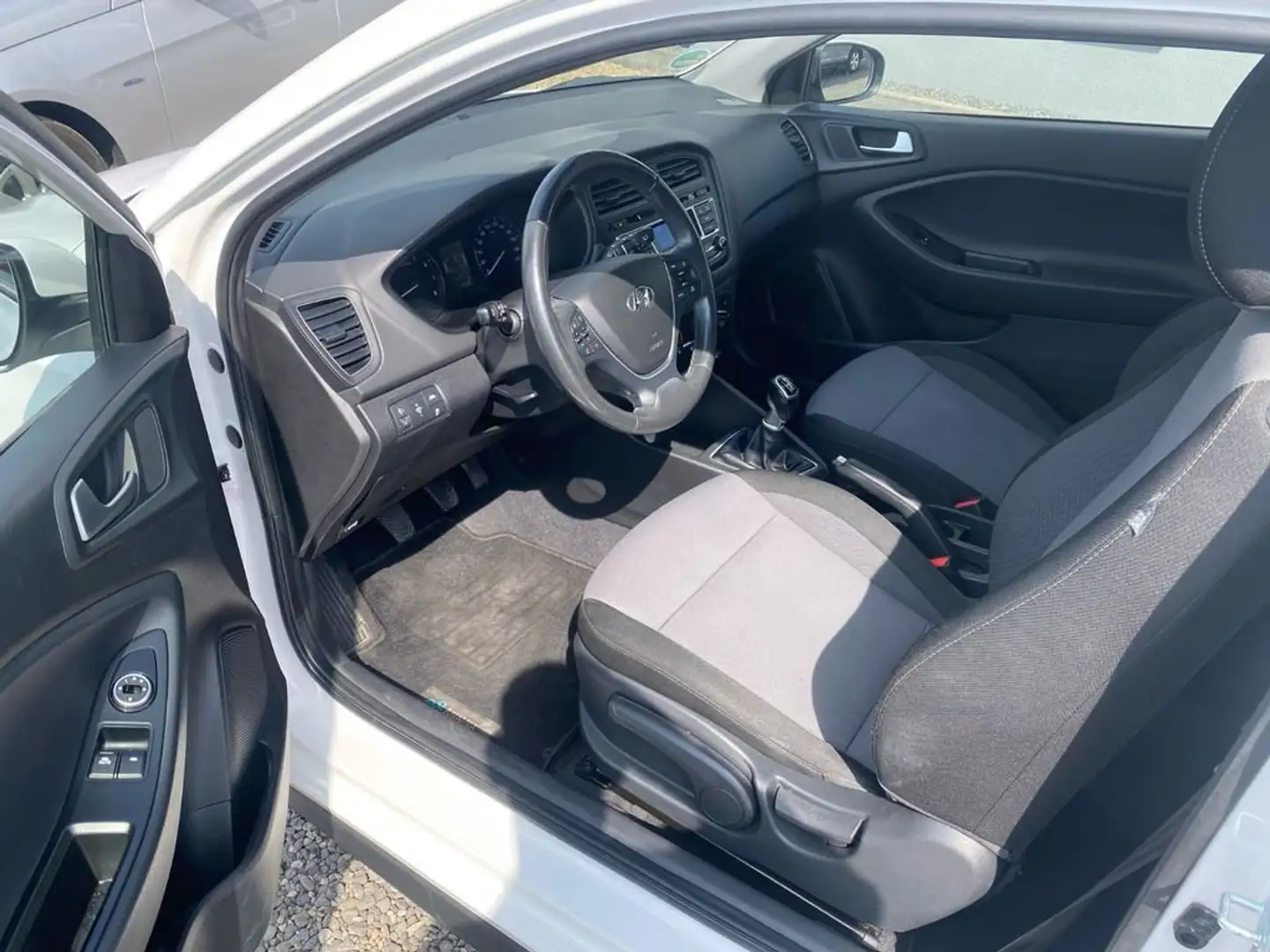 Hyundai i20 i20 Coupe 1.4 Style Blanc - 2
