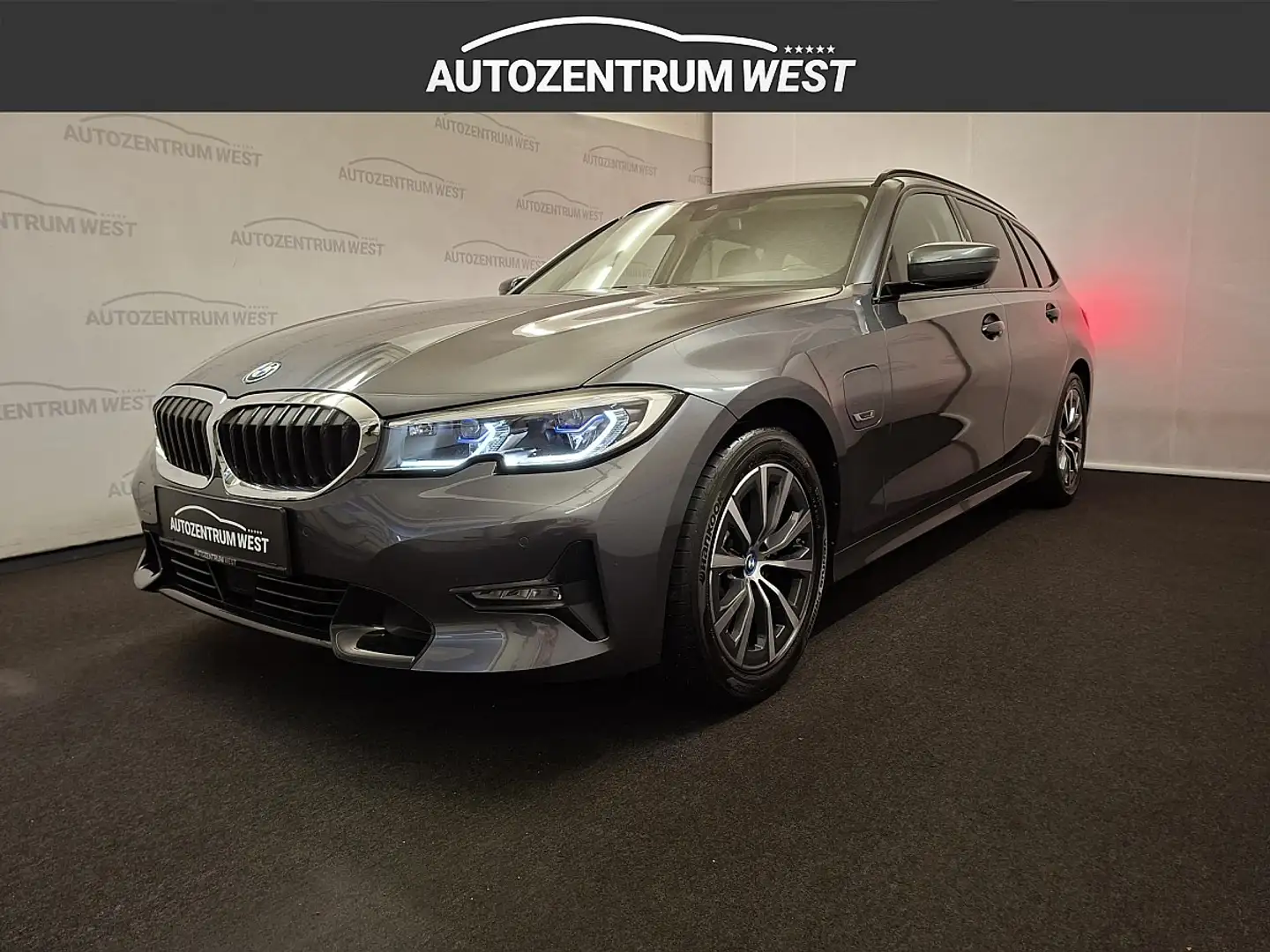 BMW 320 e PHEV Touring  *Sport Line*....Navi/LED/AHK Grau - 1