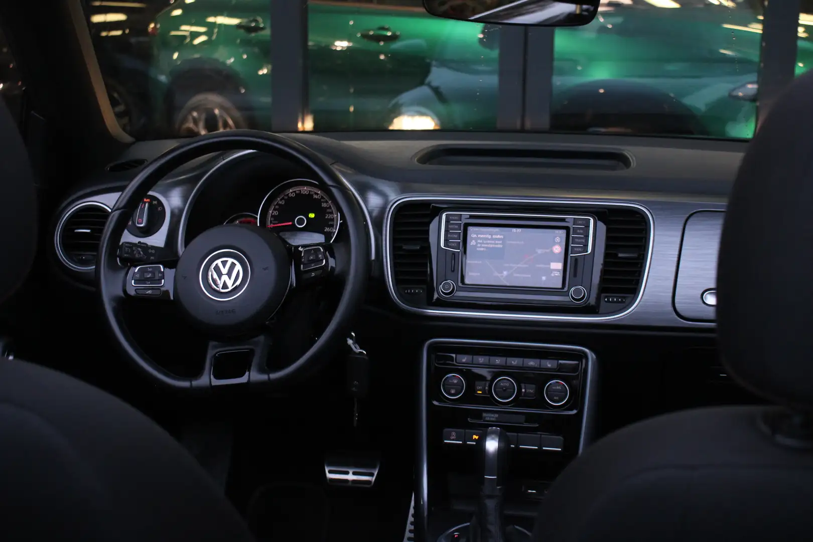 Volkswagen Beetle Cabriolet 1.2 TSI Design BlueMotion Automaat Navi/ Noir - 2