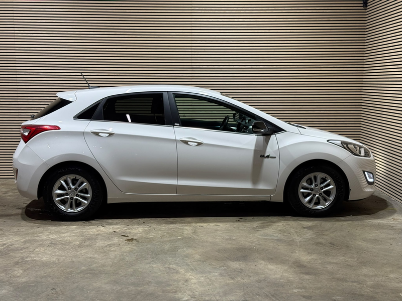 Hyundai i30 1.6 GDI Go! | Camera | Navi | Bluetooth | NAP — photo 8