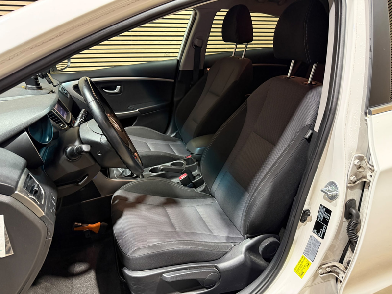 Hyundai i30 1.6 GDI Go! | Camera | Navi | Bluetooth | NAP — photo 10