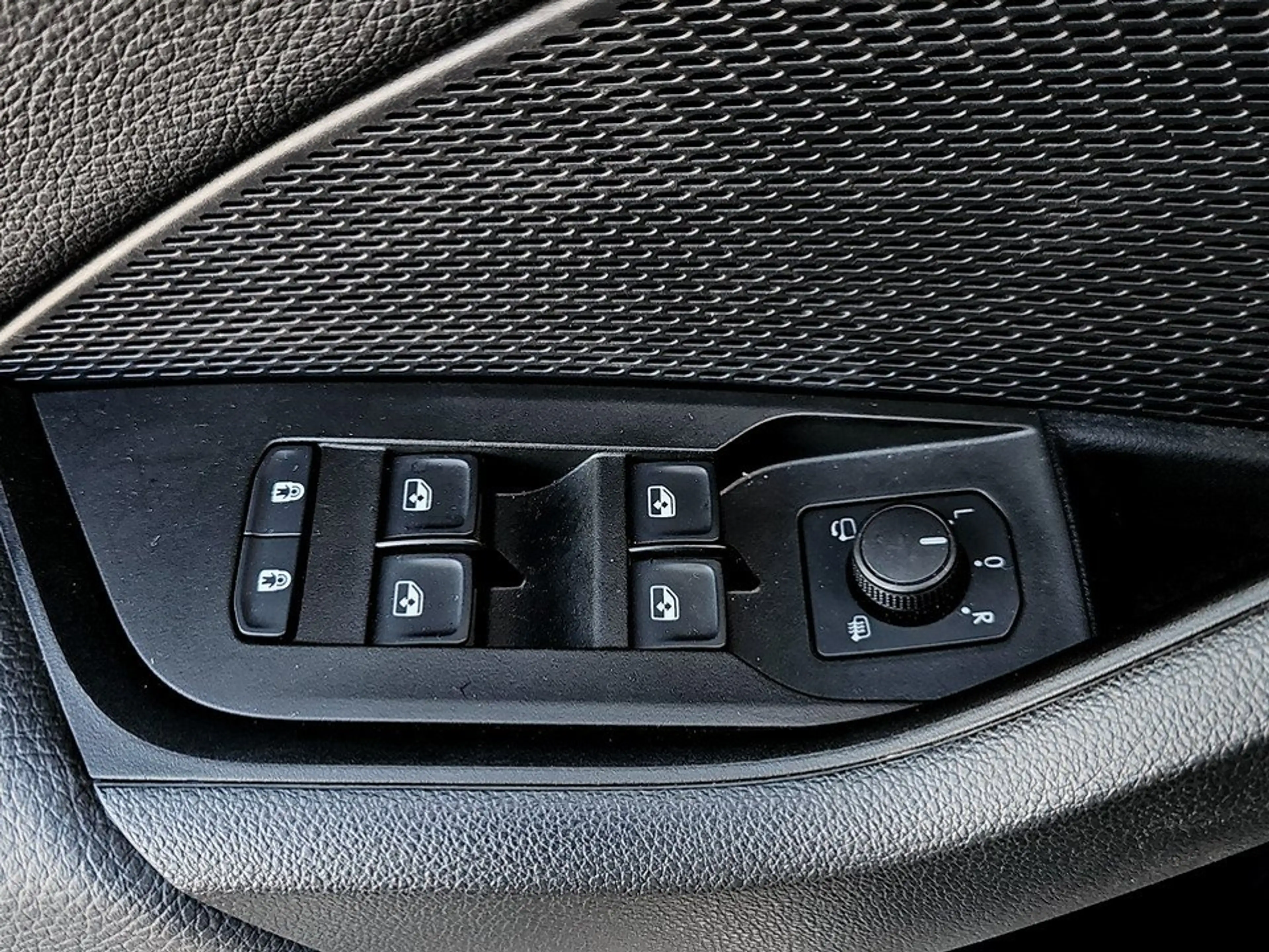 Skoda Octavia Combi 1.5 TSI Selection AHK+LED+NAVI+RFK — photo 10