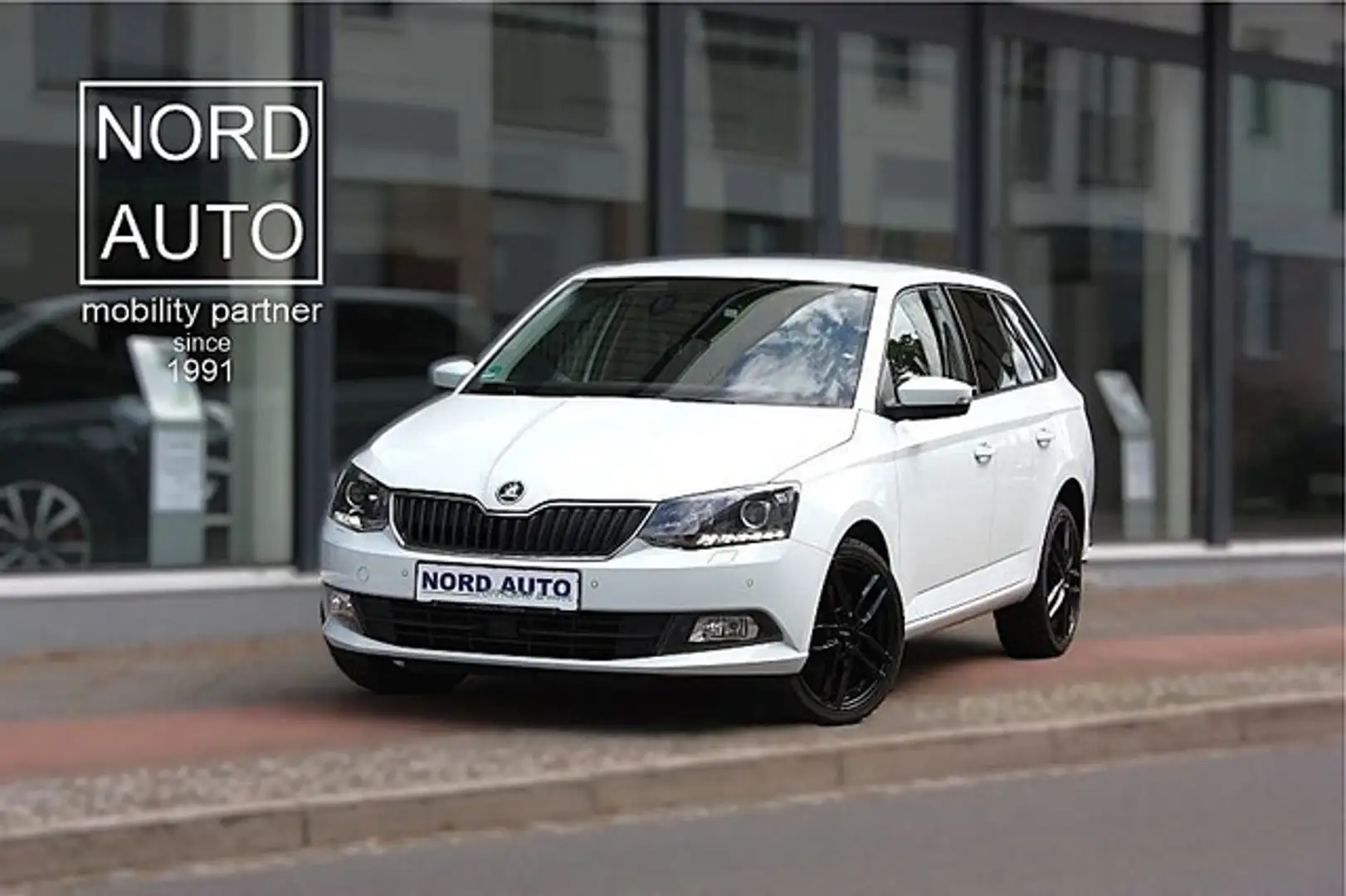 Skoda Fabia Combi 1.2 JOY Autom. Navi/Pdc/Tempo Weiß - 1