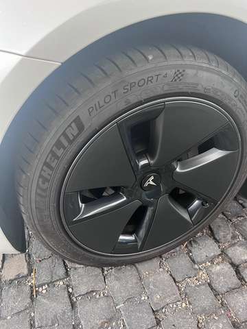 Tesla Model 3 Model 3 Allradantrieb Dual Motor