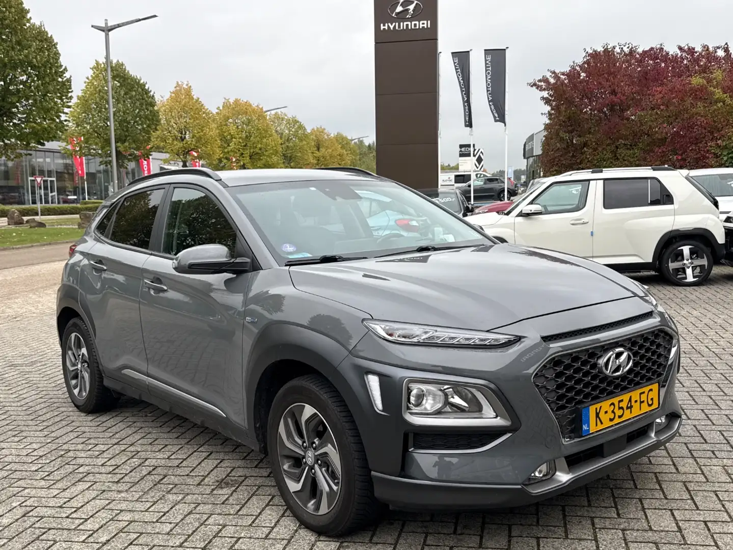 Hyundai KONA GDI 141pk HEV 2WD Fashion | All Season Banden | Na Gris - 2