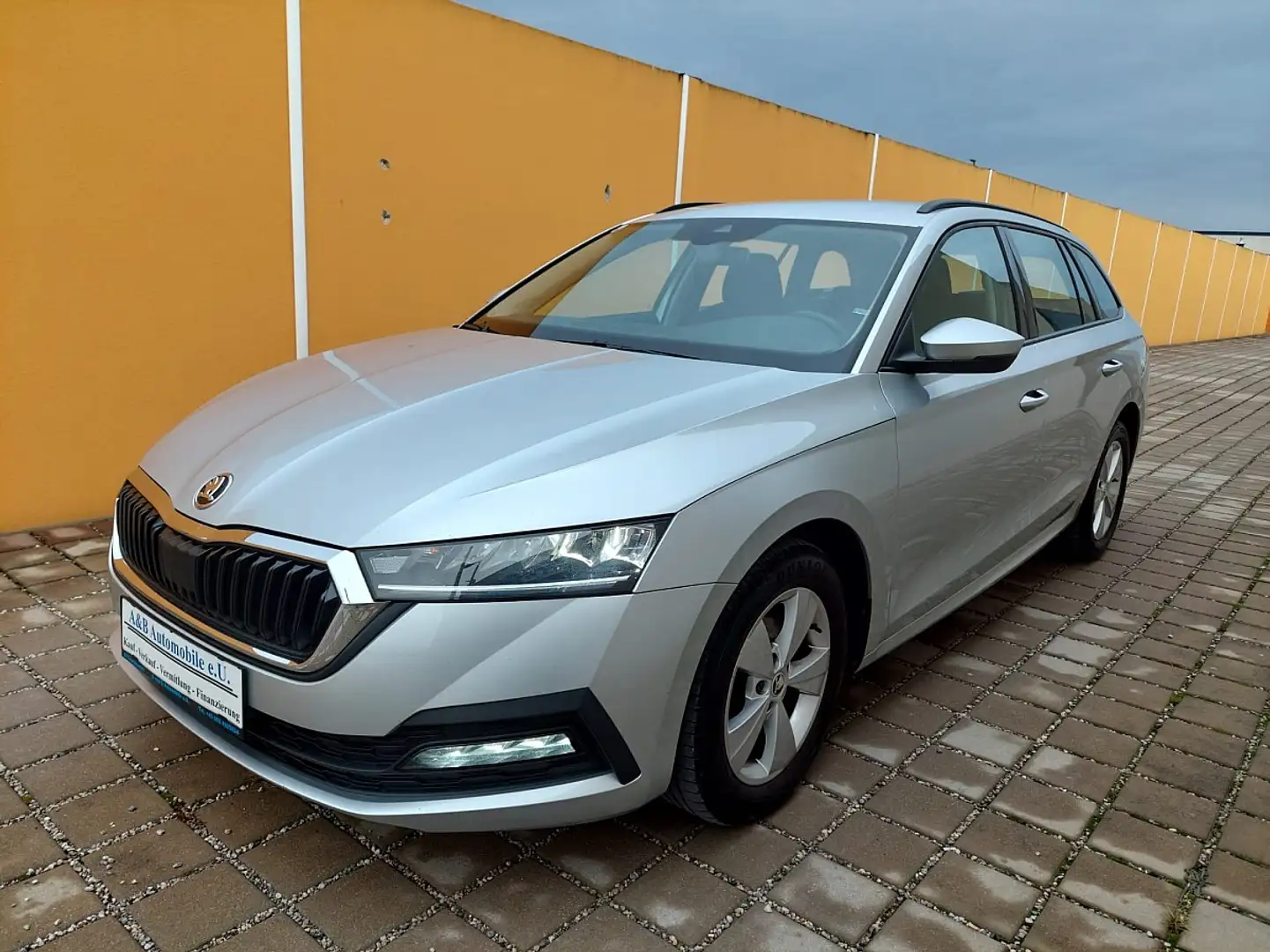 Skoda Octavia Combi 2,0 TDI Business Erster Besitz Silber - 2