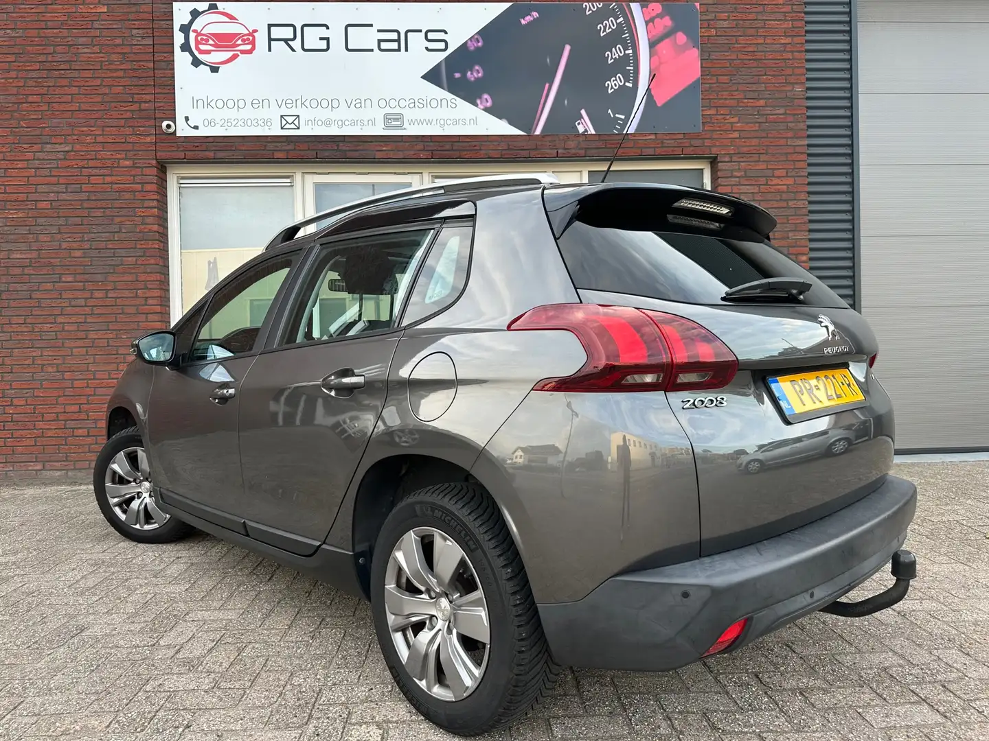 Peugeot 2008 1.2 PureTech Blue Lion / Pano / Navi / PDC / Cruis Grijs - 2