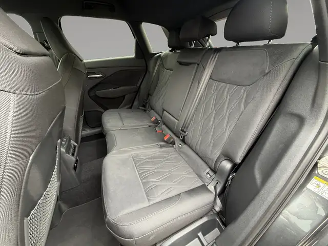 Audi Q3 view 13