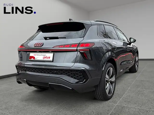 Audi Q3 view 5