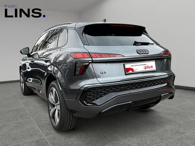 Audi Q3 view 7