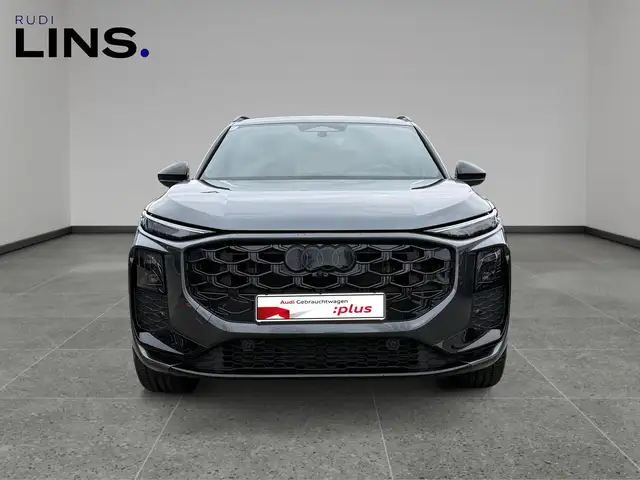 Audi Q3 view 3