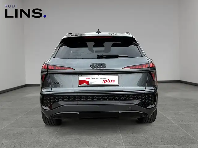 Audi Q3 view 6
