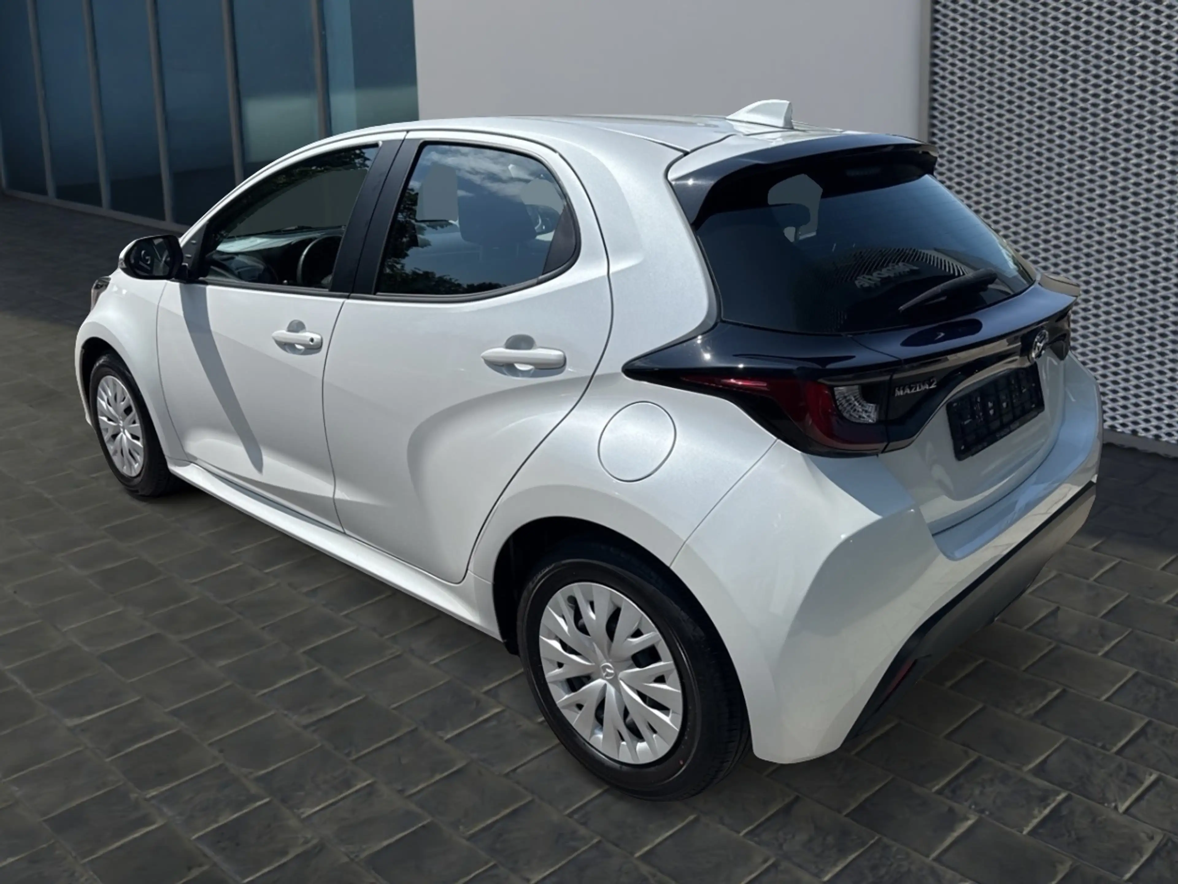 Mazda 2 Hybrid 1.5L VVT-i 116 PS AT FWD Pure — photo 2
