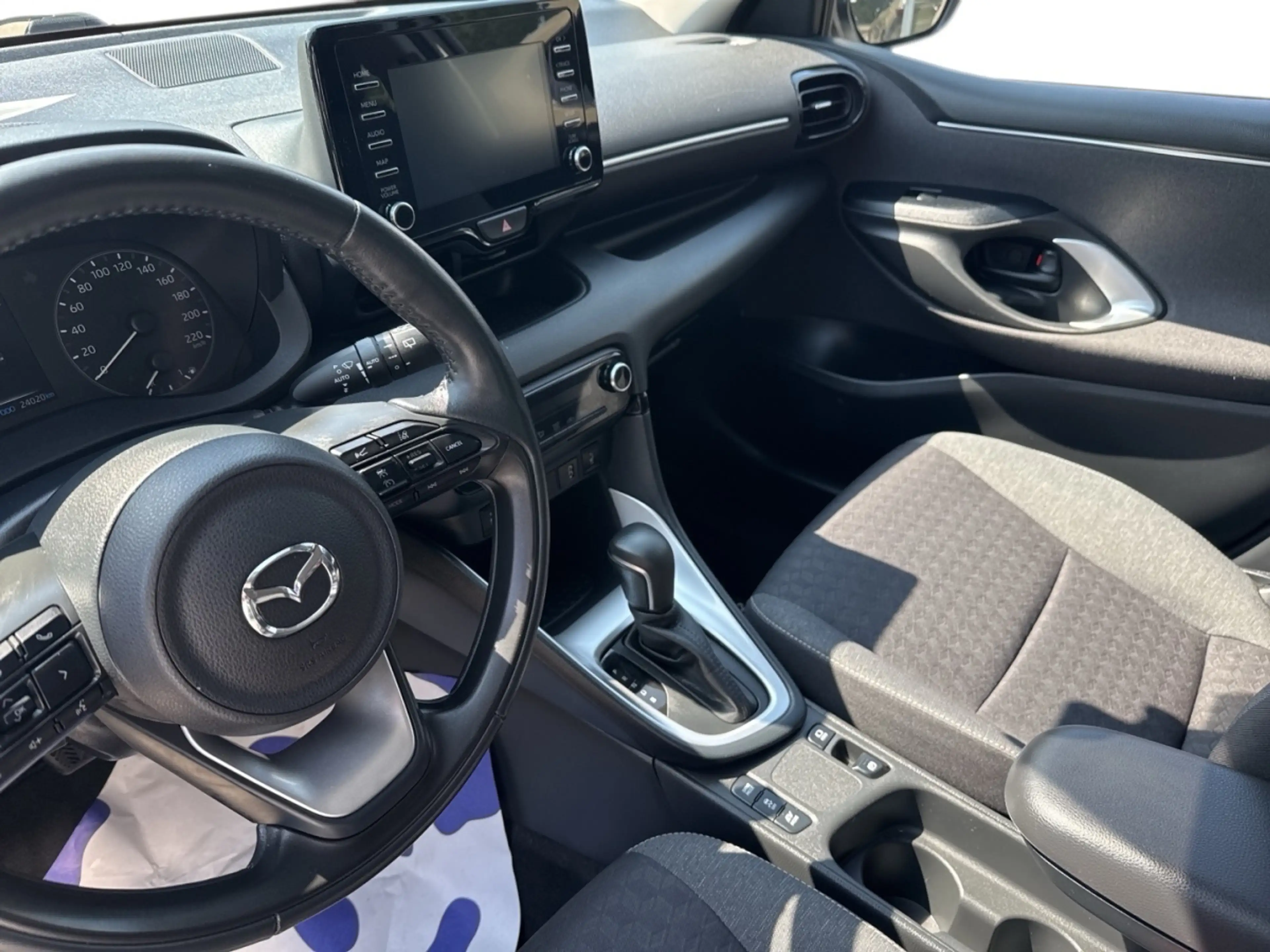 Mazda 2 Hybrid 1.5L VVT-i 116 PS AT FWD Pure — photo 6
