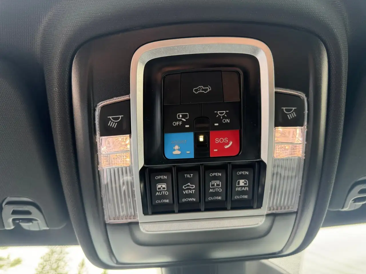 RAM 1500 снимка RAM 1500