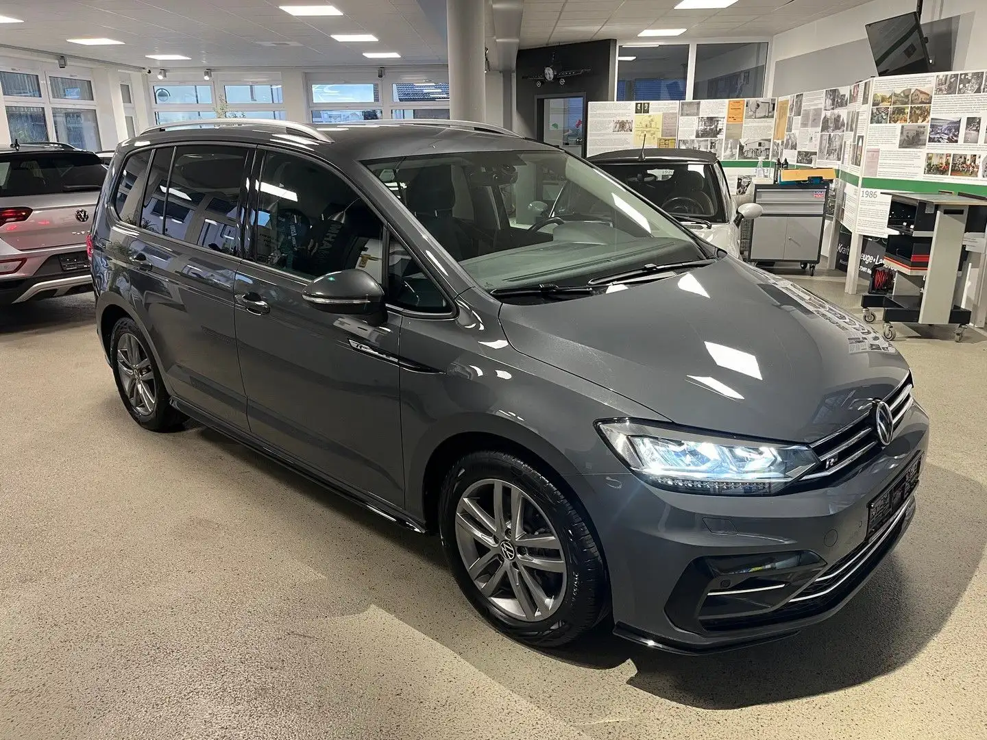Volkswagen Touran R-line 7 Sitzer LED, Standh., RFK, LED Grigio - 2