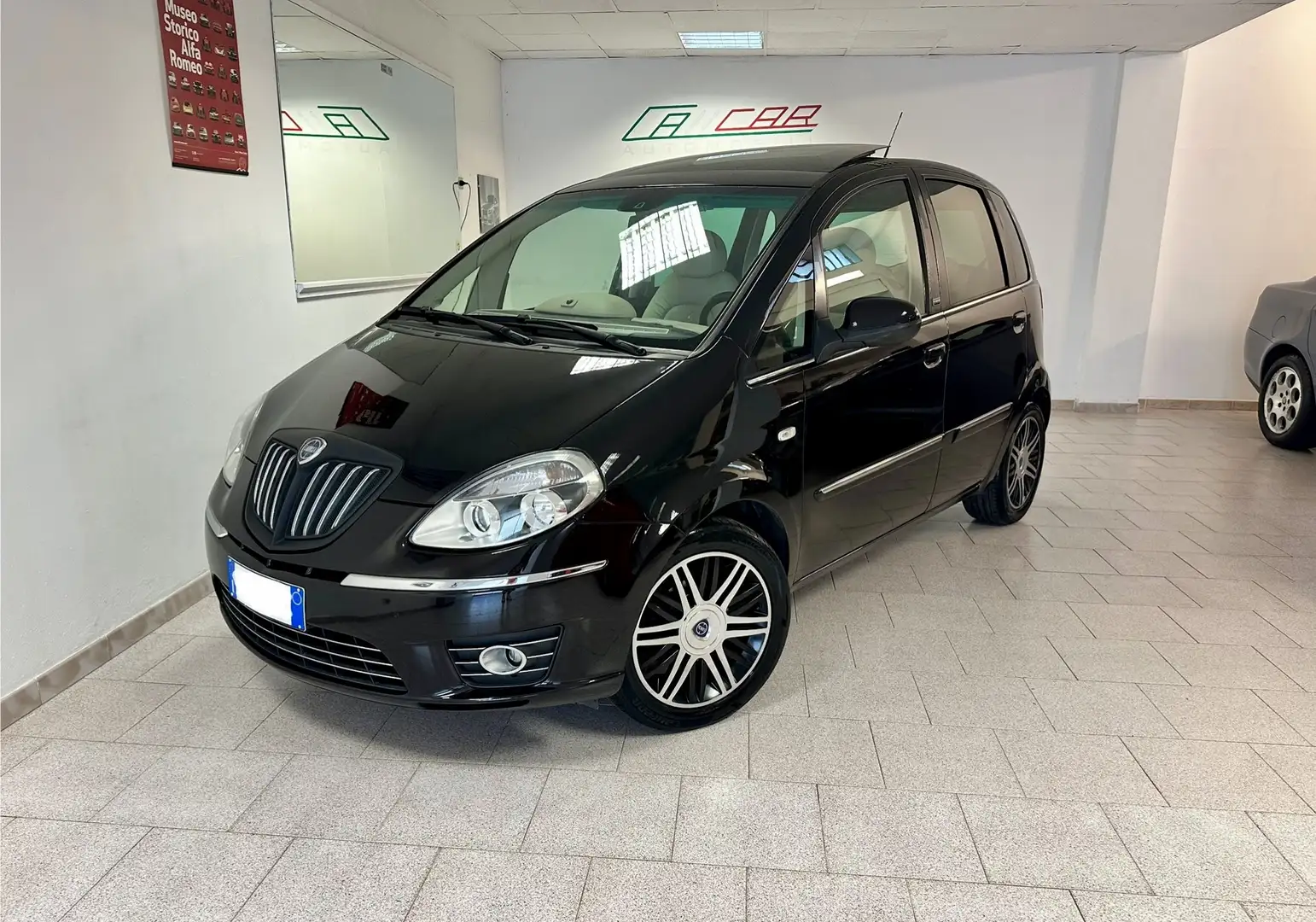 Lancia MUSA 1.4 16v Avenue 5th Anniversary Nero - 1