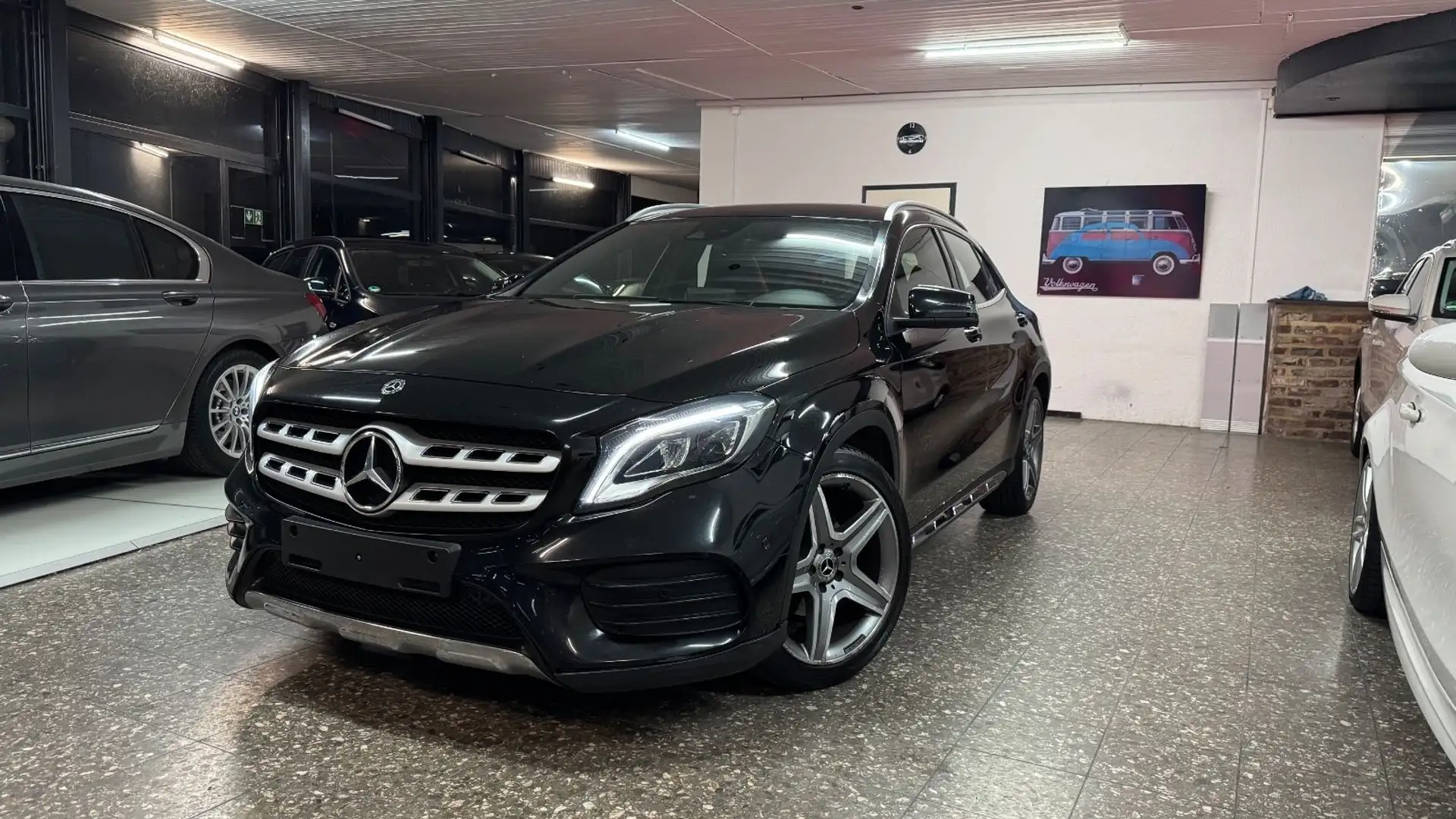 Mercedes-Benz GLA 200 *AMG Line*Navi*LED*XenonR.Kamera*T.Leder* Schwarz - 1