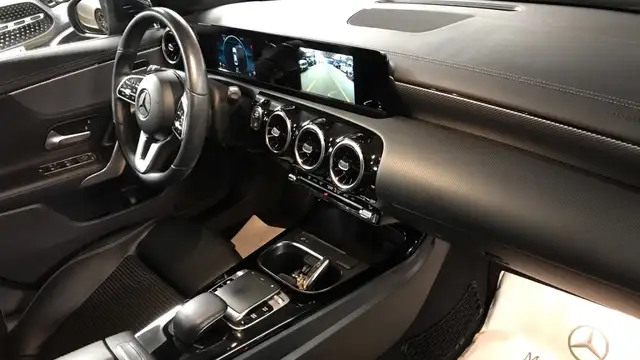 Mercedes-Benz Cla view 10