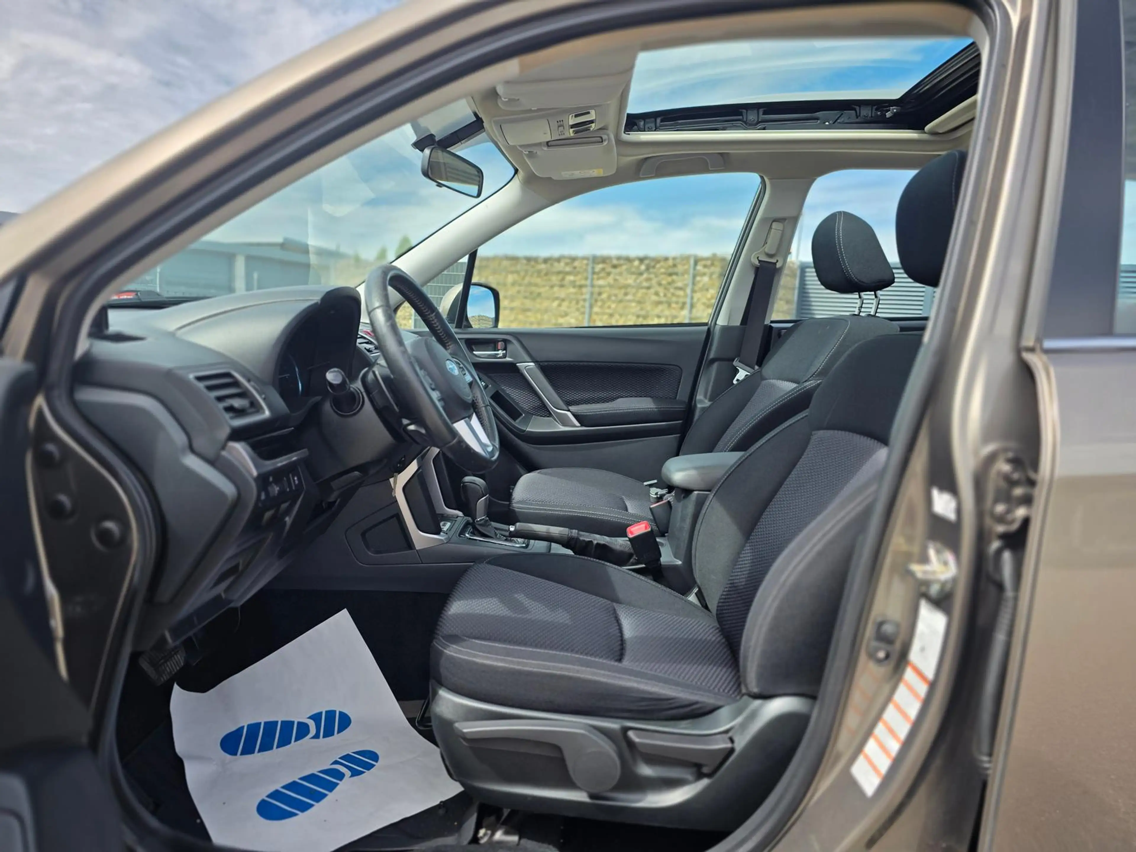 Subaru Forester 2.0/Kamera/Service Neu/8-Fach bereift — photo 9