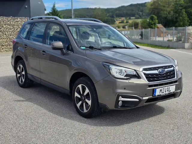 Subaru Forester 2.0/Kamera/Service Neu/8-Fach bereift