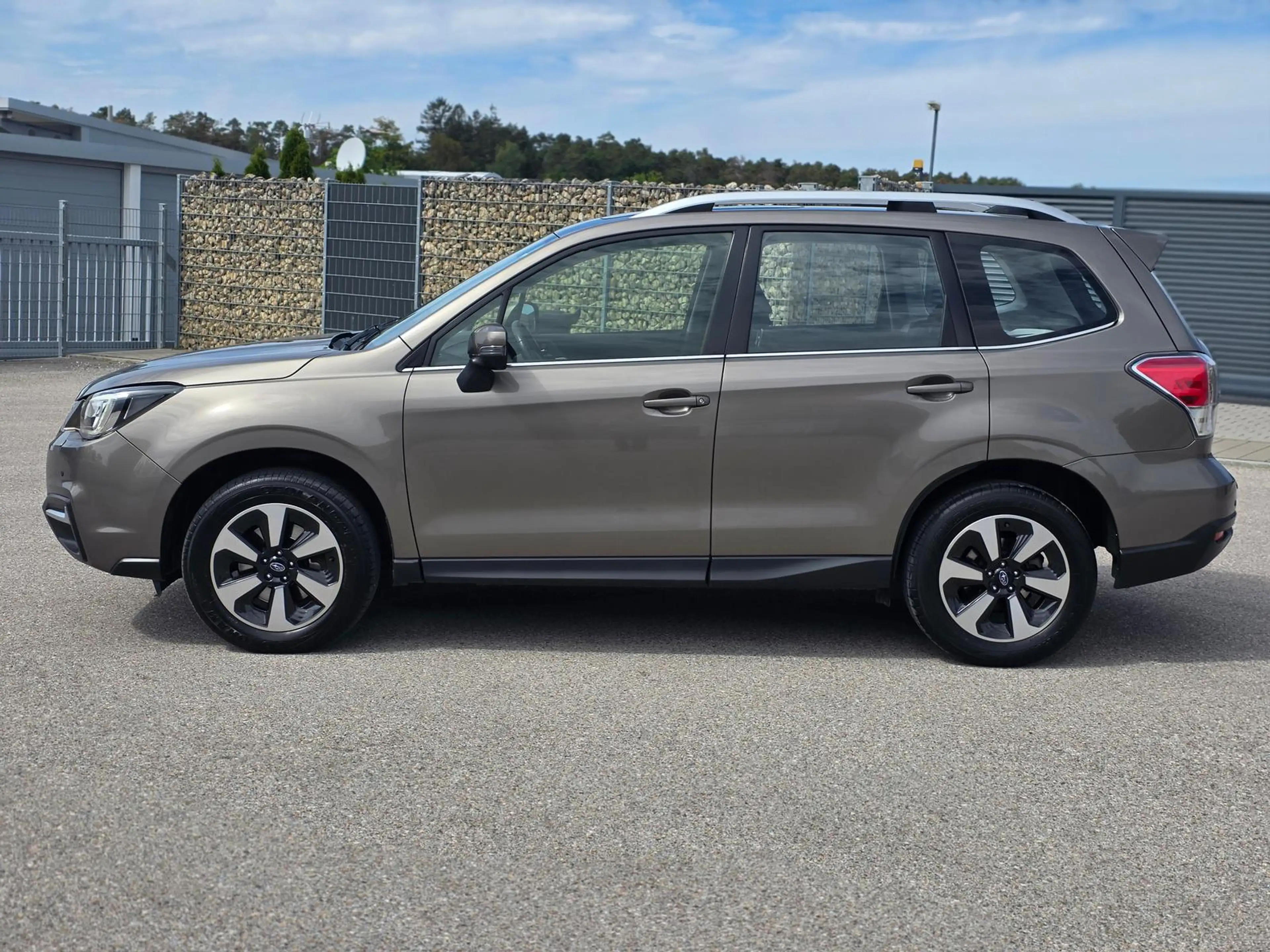 Subaru Forester 2.0/Kamera/Service Neu/8-Fach bereift — photo 4