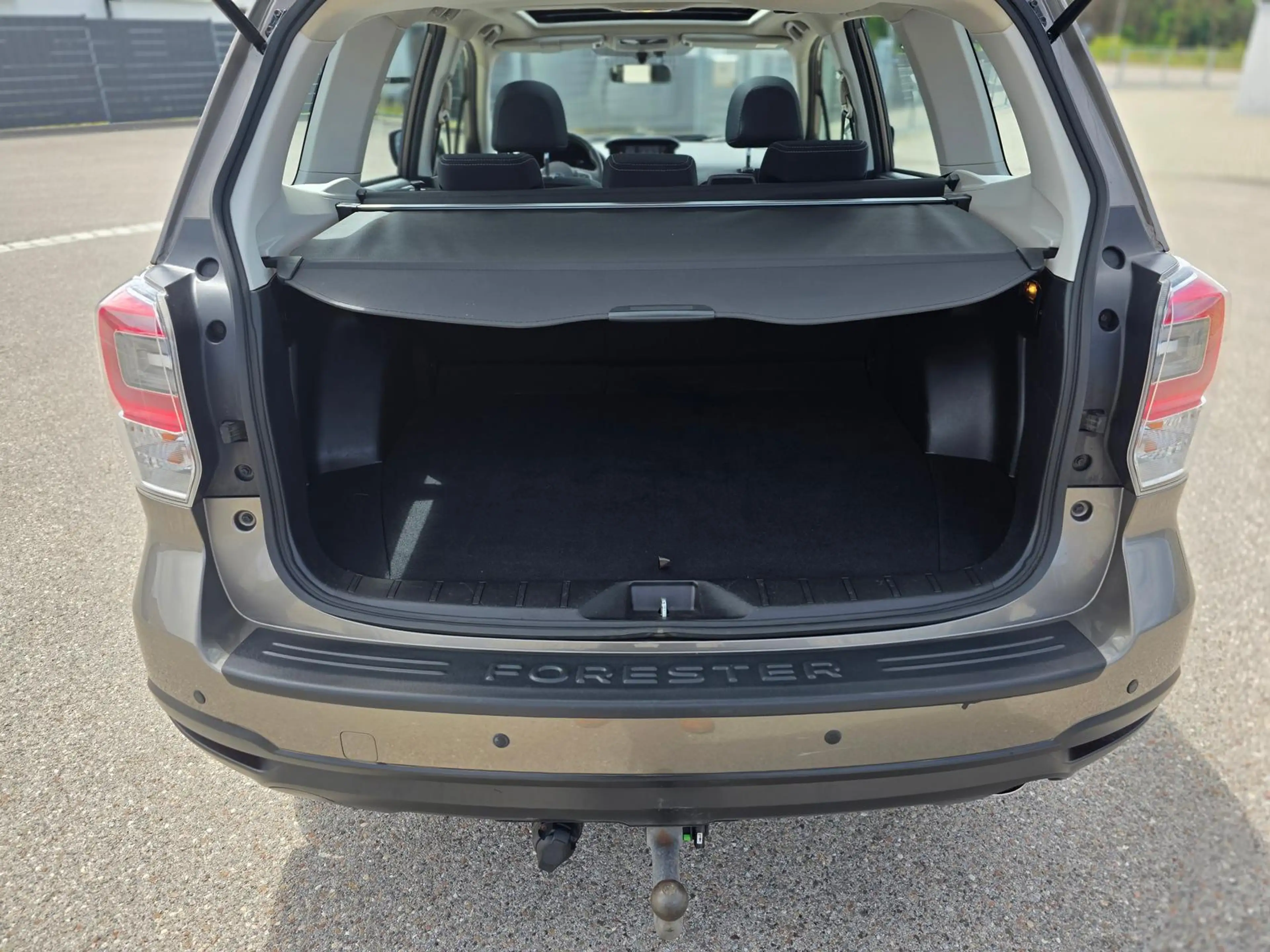 Subaru Forester 2.0/Kamera/Service Neu/8-Fach bereift — photo 11