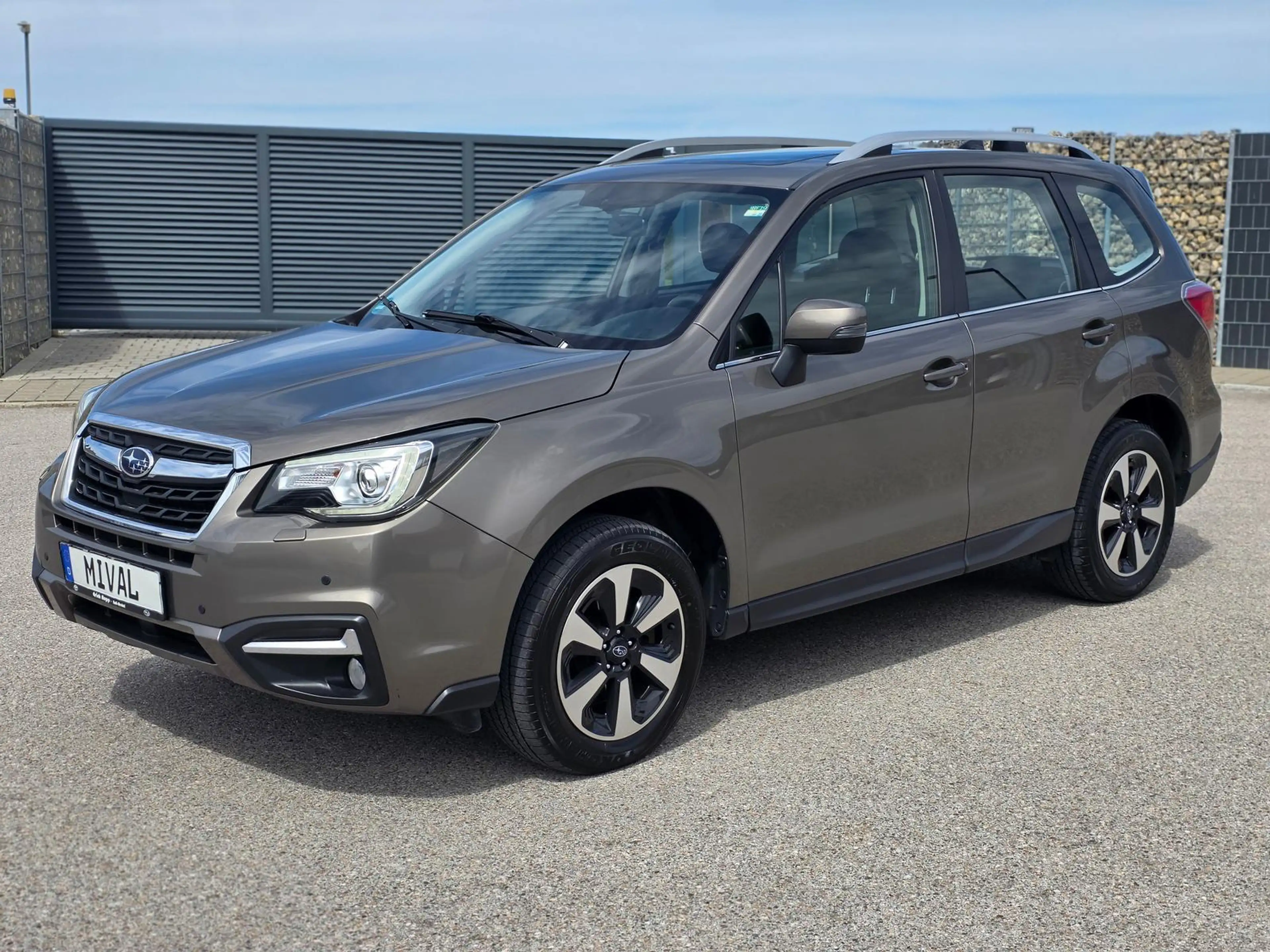 Subaru Forester 2.0/Kamera/Service Neu/8-Fach bereift — photo 3