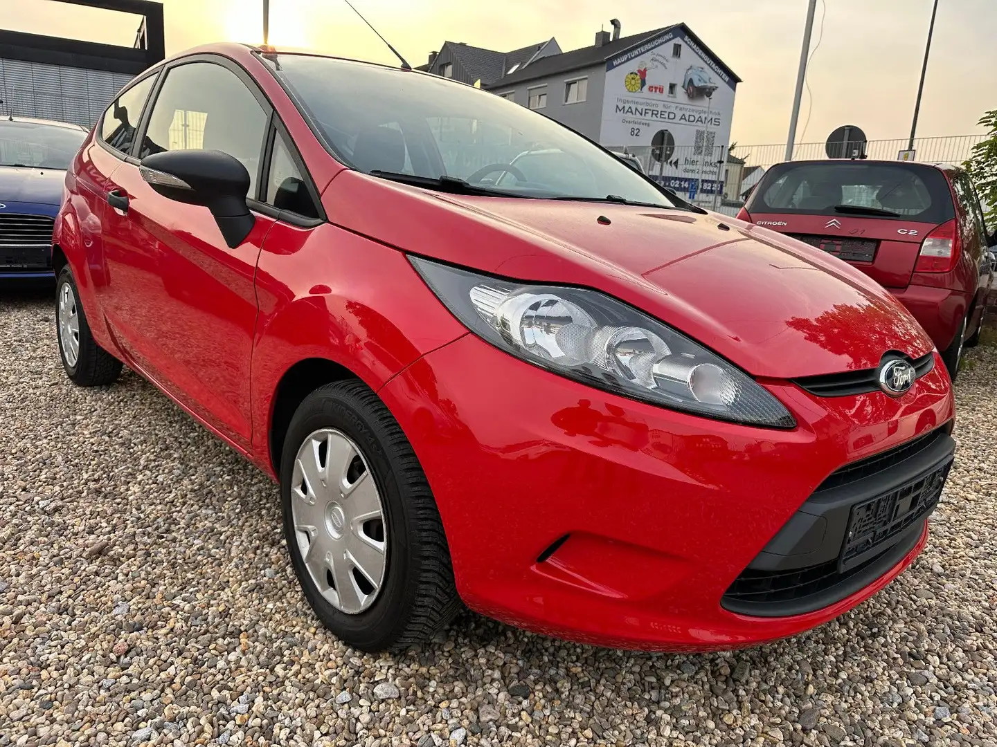 Ford Fiesta 1,3 Ambiente Rot - 1
