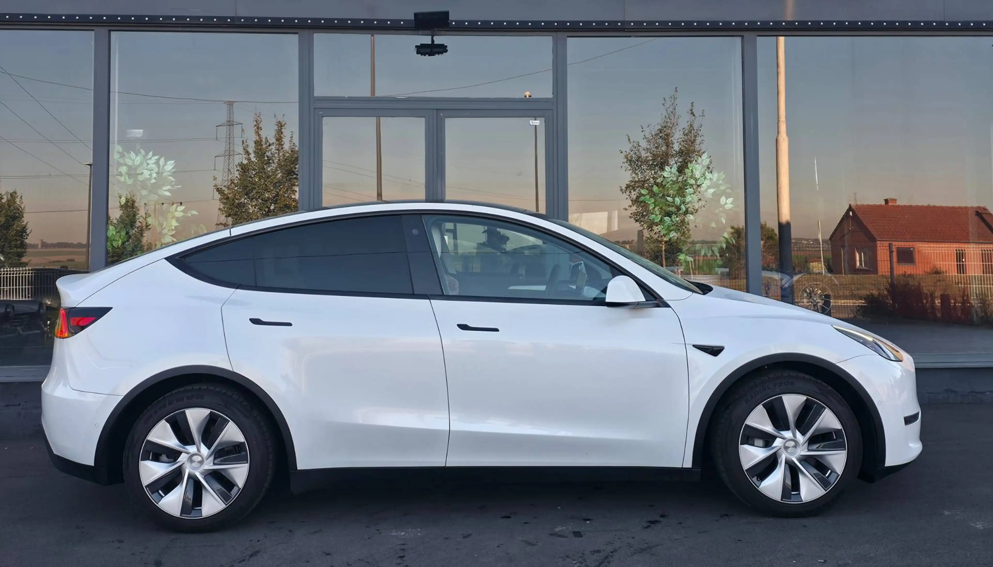 Tesla Model Y — photo 7