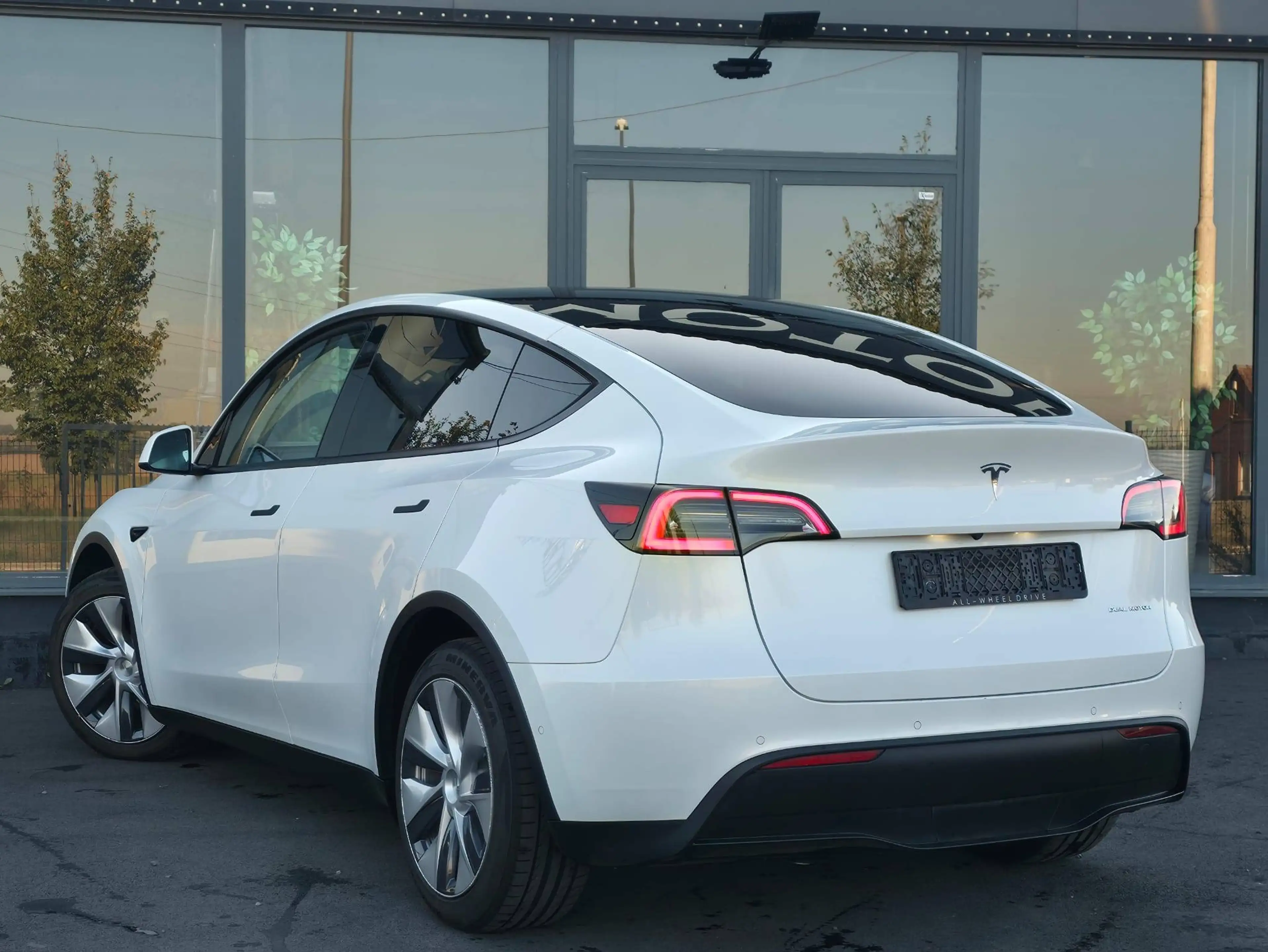 Tesla Model Y — photo 4
