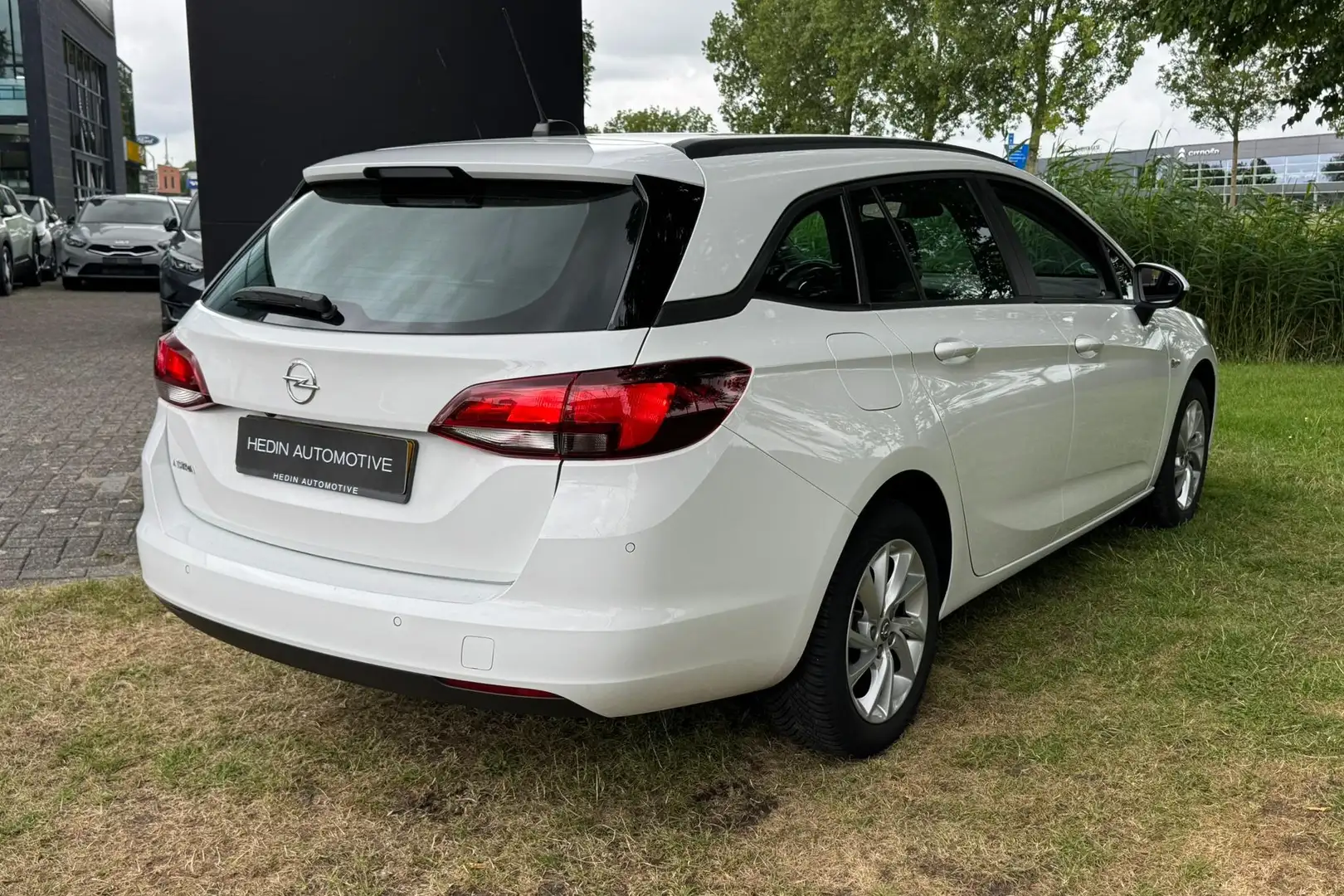 Opel Astra Sports Tourer 1.2 Edition | Climate Control | Came Wit - 2