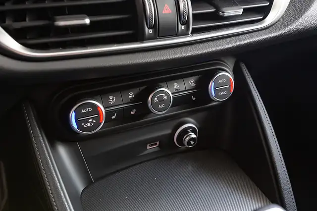 Alfa Romeo Stelvio Veloce 2,0 16V 280 AT8 Q4 Ansicht 9