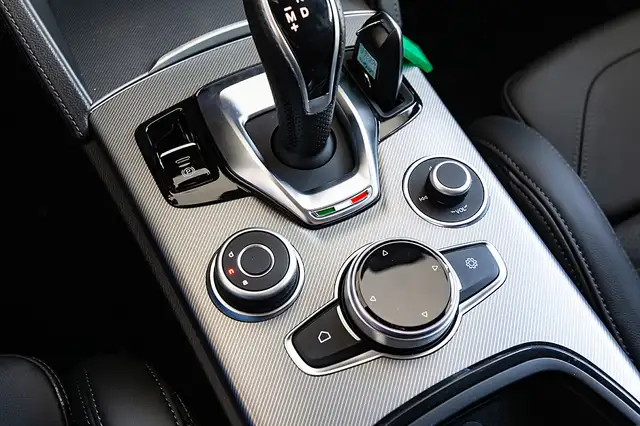 Alfa Romeo Stelvio Veloce 2,0 16V 280 AT8 Q4 Ansicht 10