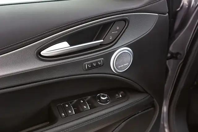 Alfa Romeo Stelvio Veloce 2,0 16V 280 AT8 Q4 Ansicht 11