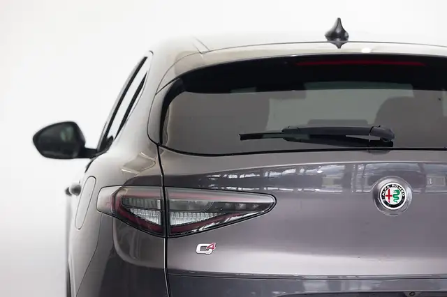 Alfa Romeo Stelvio Veloce 2,0 16V 280 AT8 Q4 Ansicht 3